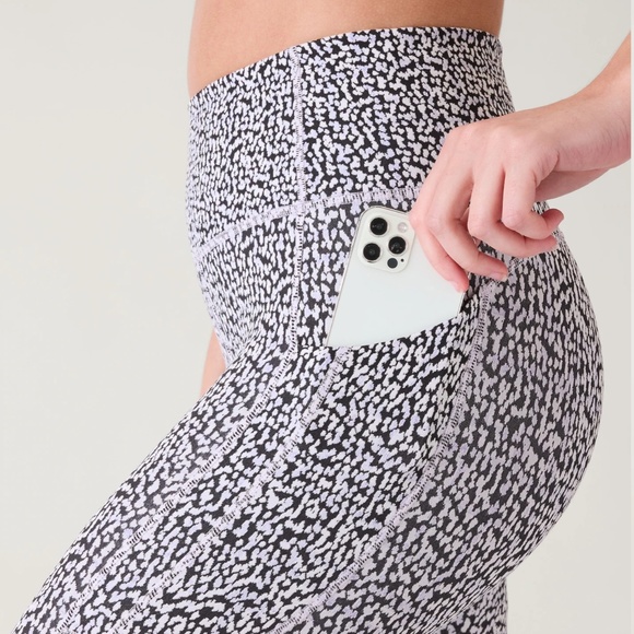 Athleta ultimate stash tight 7/8 - Picture 2 of 8